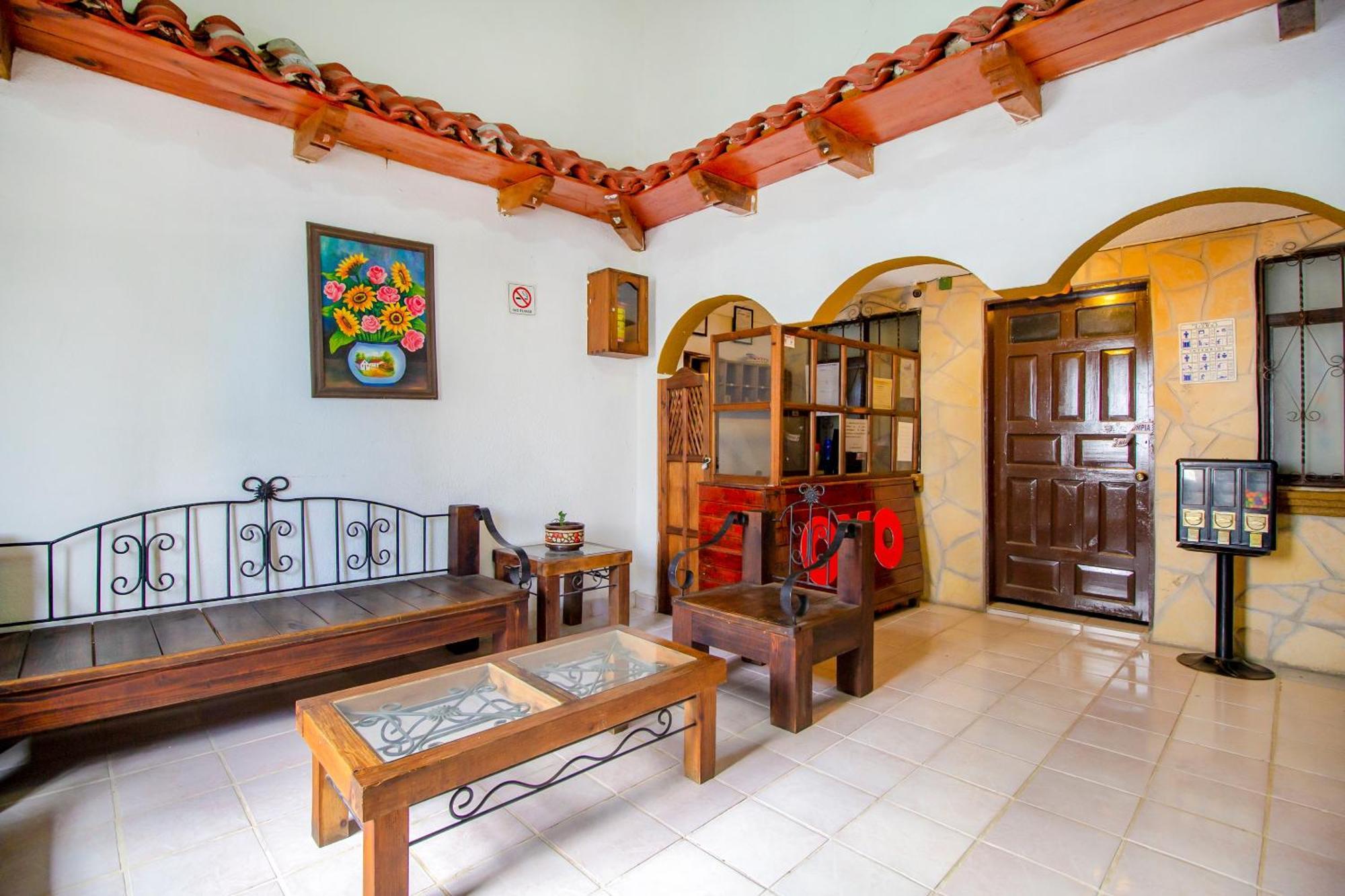 Oyo Hotel Las Nubes,Mercado De Dulces Y Artesanias Ambar San Cristobal de las Casas Exterior foto