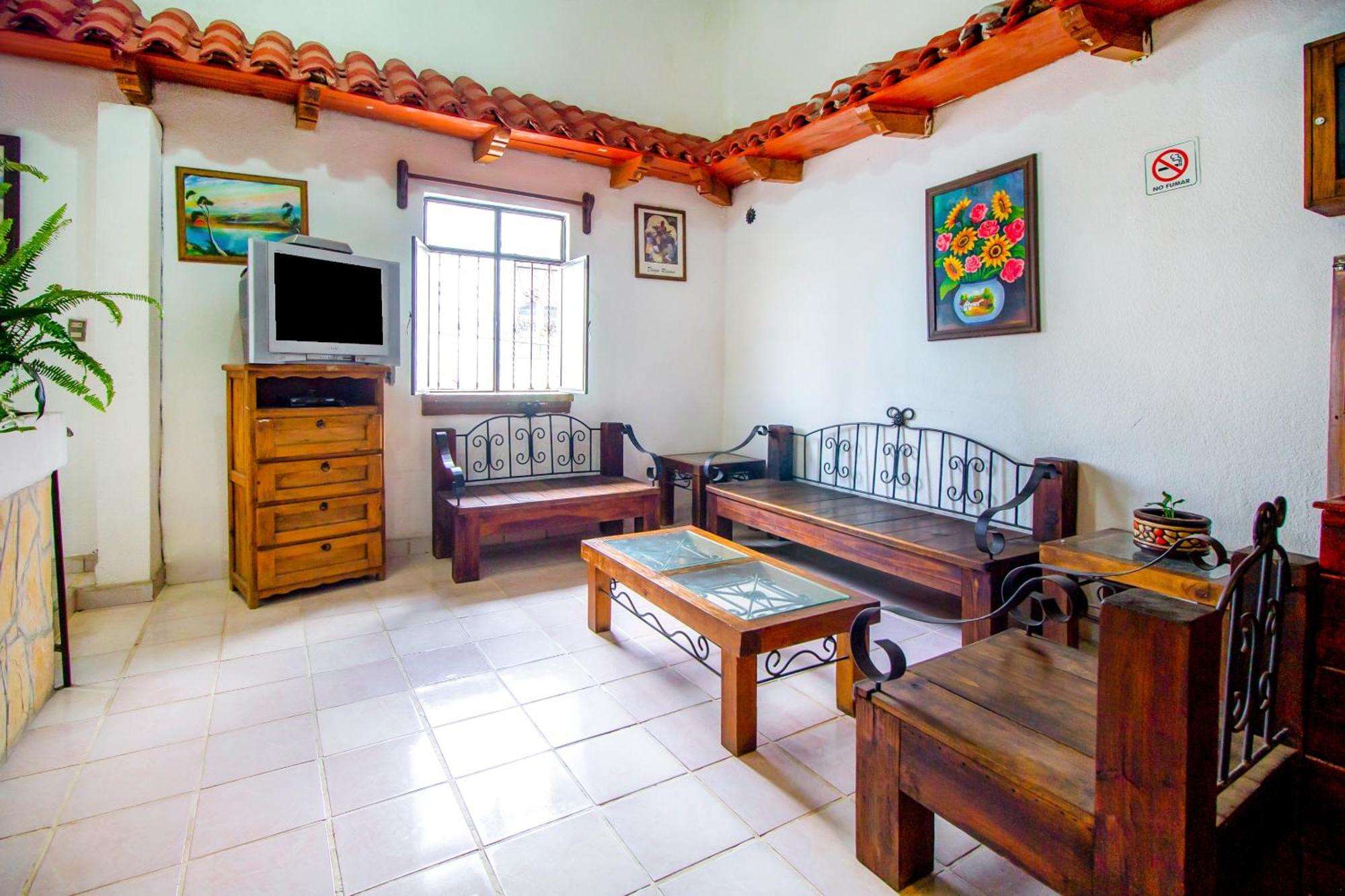 Oyo Hotel Las Nubes,Mercado De Dulces Y Artesanias Ambar San Cristobal de las Casas Exterior foto